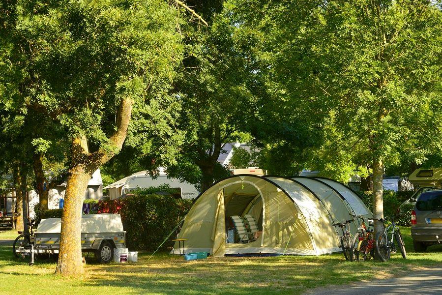 Standplaats + Voertuig + Tent of caravan + Elektriciteit 10A